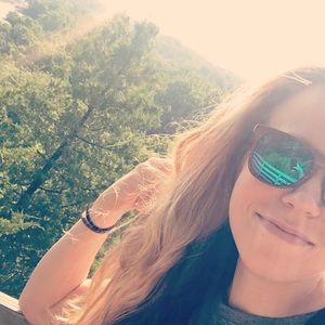 Meet your Posher, Amberly